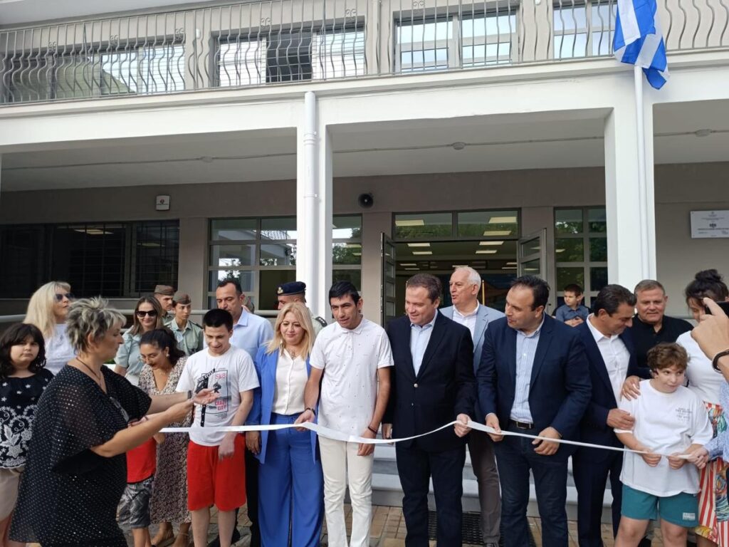 Η Χρύσα Ντιντή σε αγιασμούς σχολείων σε Τρίκαλα και Φαρκαδόνα