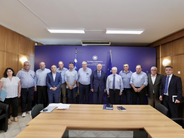 Σύσκεψη Κώστα Τσιάρα με Περιφερειάρχες για την ευλογιά – Δεκαήμερο σχέδιο απολύμανσης και αυστηρά μέτρα βιοασφάλειας