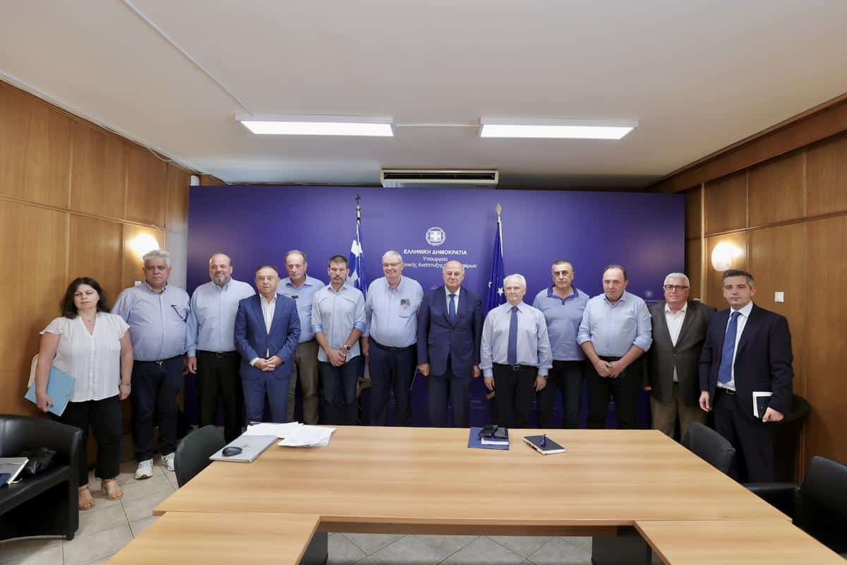 Σύσκεψη Κώστα Τσιάρα με Περιφερειάρχες για την ευλογιά – Δεκαήμερο σχέδιο απολύμανσης και αυστηρά μέτρα βιοασφάλειας