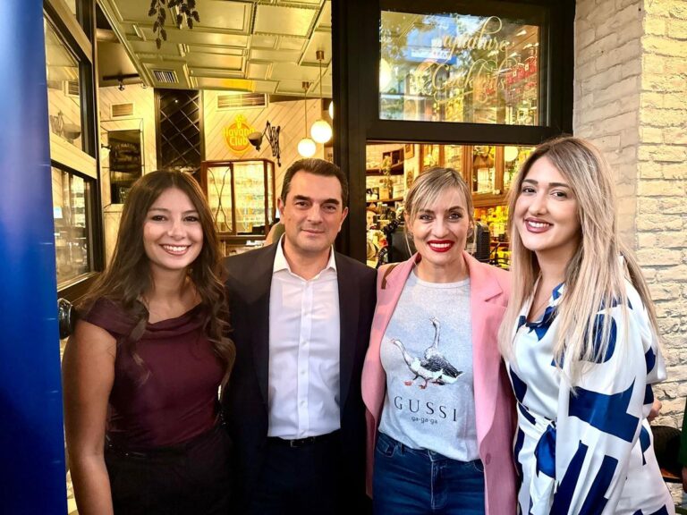 Ο Κώστας Σκρέκας δίνει δύναμη και ελπίδα στον Ραφαήλ