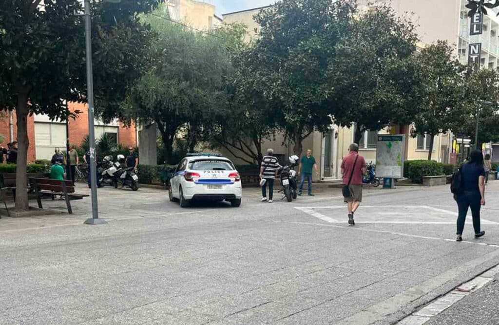 Τρίκαλα – Ένταση στο Δημαρχείο, προσαγωγή πολίτη από την Αστυνομία