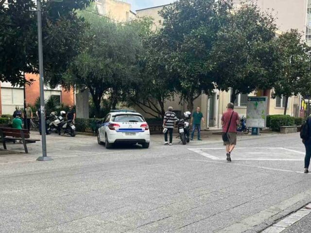 Τρίκαλα – Ένταση στο Δημαρχείο, προσαγωγή πολίτη από την Αστυνομία