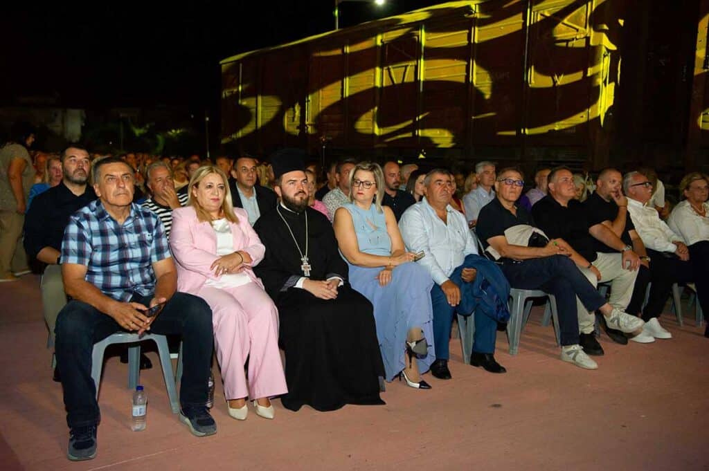 Δήμητρα Γαλάνη και Εστουδιαντίνα Νέας Ιωνίας στη σκηνή στα Τσιτσάνεια 2025 στον Μύλο Ματσόπουλου Τρικάλων