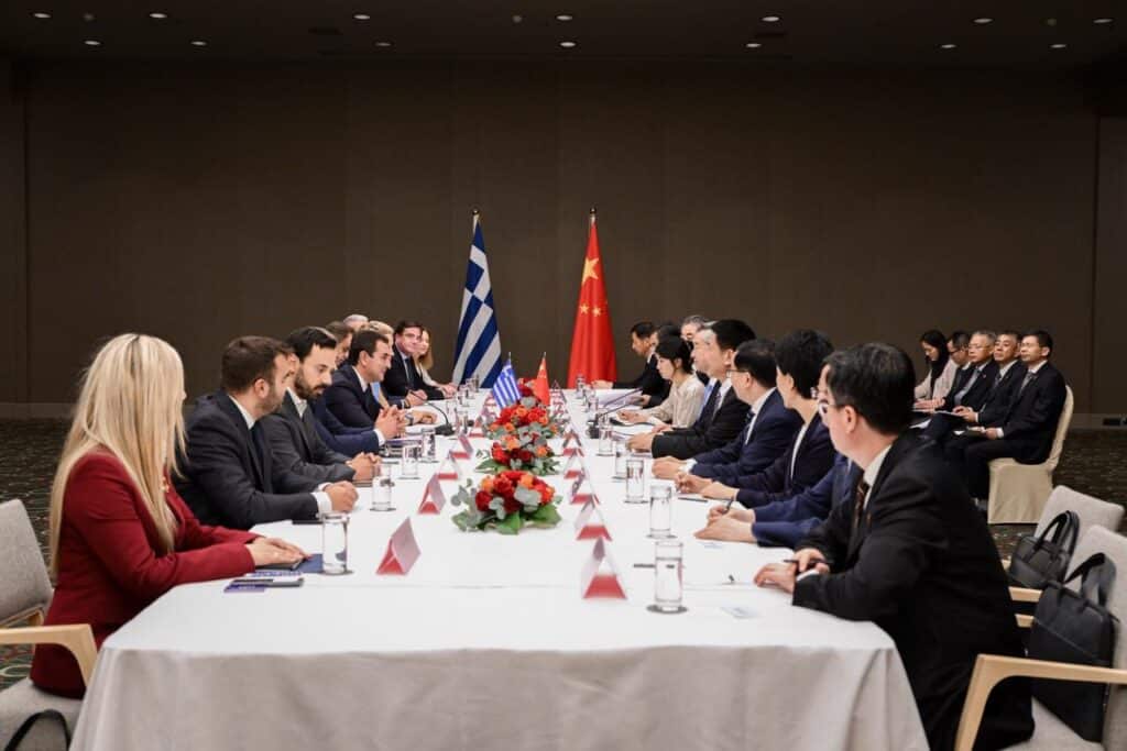 Κώστας Σκρέκας: Συνάντηση με τον Li Xi για ενίσχυση σχέσεων Ελλάδας – Κίνας
