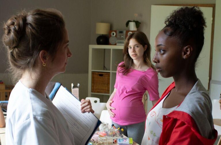 «Νεαρές Μητέρες» – Η νέα συγκινητική κωμωδία στον Δημοτικό Κινηματογράφο Τρικάλων