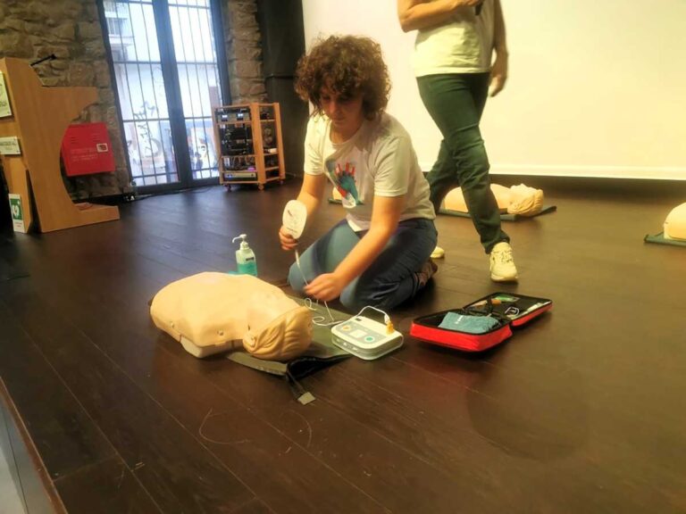 Σχολεία Τρικάλων στην Επανεκκίνηση Καρδιάς με εκπαίδευση μαθητών σε ΚΑΡΠΑ και απινιδωτές