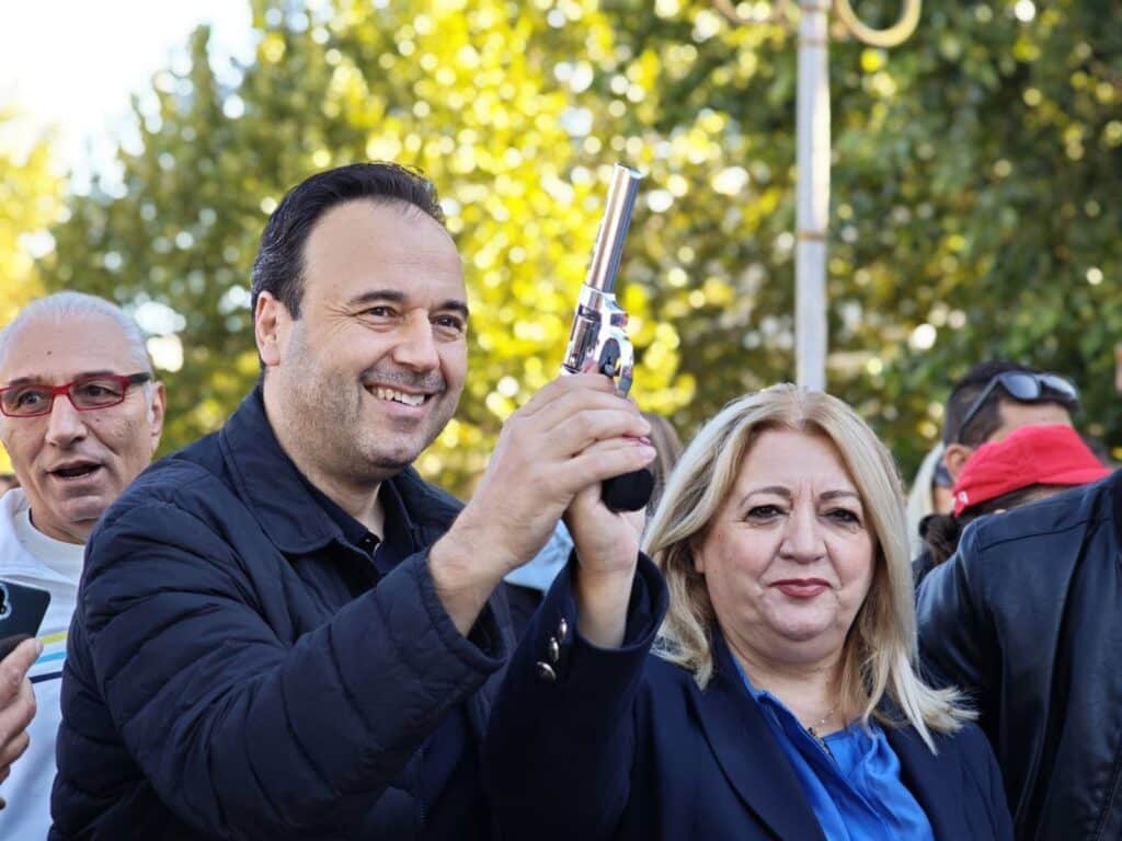 Υπουργός Ψηφιακής Διακυβέρνησης  Δημήτρης Παπαστεργίου και η Αντιπεριφερειάρχης Τρικάλων Χρύσα Ντιντή