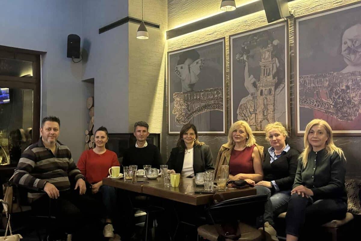 «Αγκαλιά Αγάπης»: Συνάντηση και νέες δράσεις στα Τρίκαλα