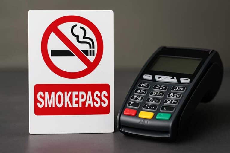 Φτώχεια, φόροι και τώρα… τέλος και στο τσιγάρο: Όταν η ακρίβεια γίνεται απαγόρευση