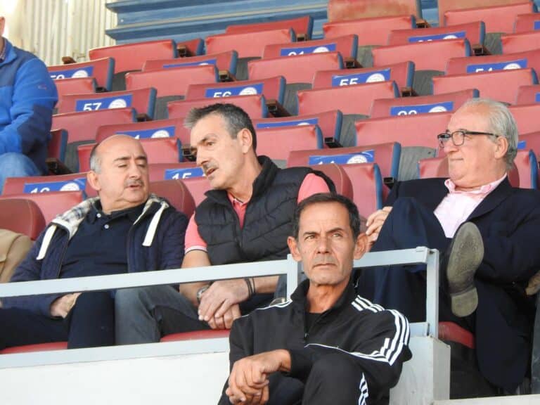 Ο Νίκος Σακκάς με τον Νίκο Καγιούλη στο δημοτικό στάδιο Τρικάλων