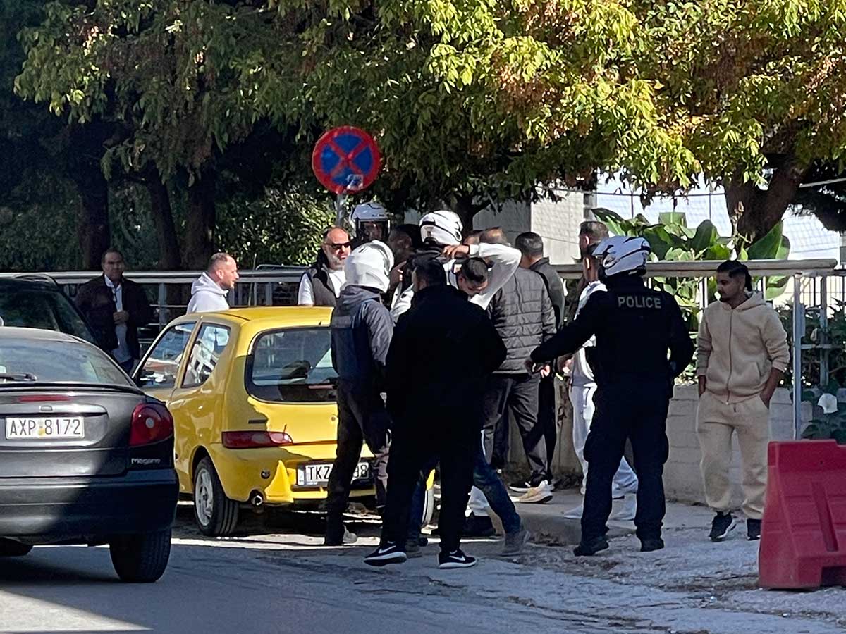 Συμπλοκή στα Δικαστήρια Τρικάλων – Επέμβαση της ΔΙΑΣ, «θεατές» το διασκέδαζαν