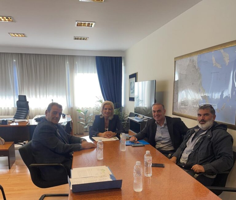 Συνάντηση Ρένας Καραλαριώτου με Δημάρχους της Στερεάς Ελλάδας στη Λάρισα
