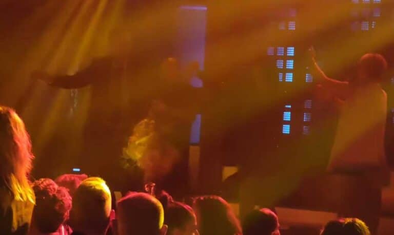 Καπνιστές σε κλειστό χώρο στη χοροεσπερίδα της Αστυνομικής Διεύθυνσης Τρικάλων