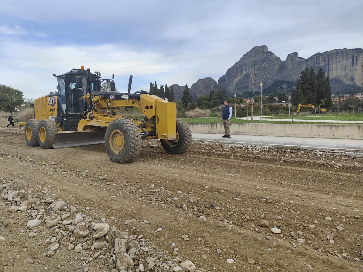 Δήμος Μετεώρων: Πέφτει άσφαλτος στον δρόμο προς το Δημοτικό Πάρκο Καλαμπάκας «Χρ. Σινάνης»