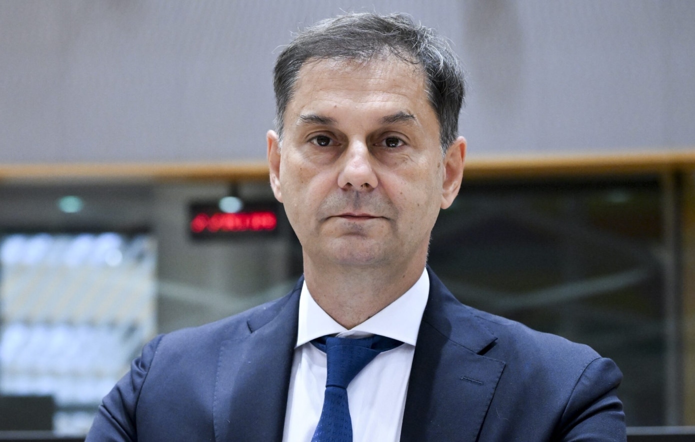 Εμπρηστική επίθεση στο γραφείο του Χάρη Θεοχάρη – Καταδίκη από τη ΝΔ και τον Κώστα Σκρέκα