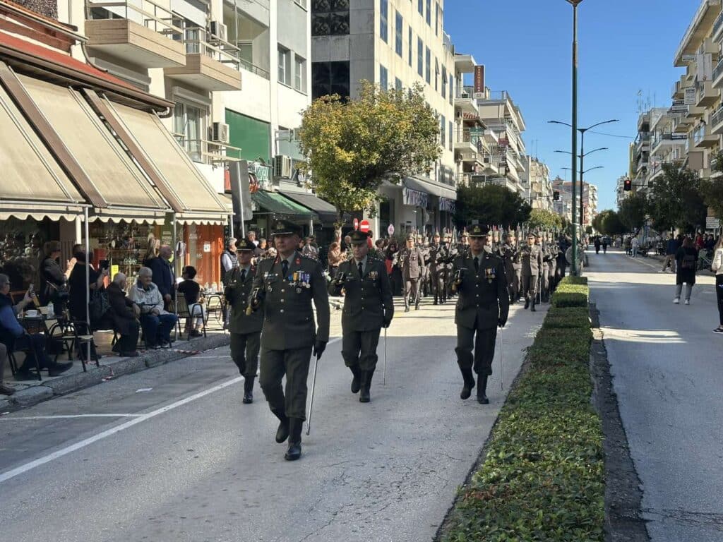 Παρέλαση 28ης Οκτωβρίου στα Τρίκαλα: Υπερηφάνεια, ήλιος και χαμόγελα