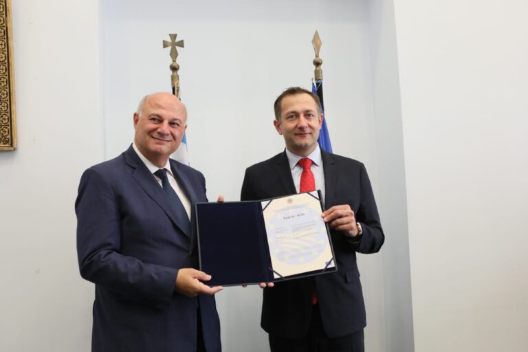 Ο Κώστας Τσιάρας και ο Κρίστοφ Χάνσεν κατά τη συνάντησή τους στην Αθήνα για τη νέα Κοινή Αγροτική Πολιτική