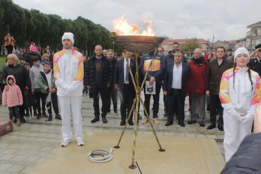 Η Ολυμπιακή Φλόγα Milano–Cortina 2026 πέρασε από την Πύλη