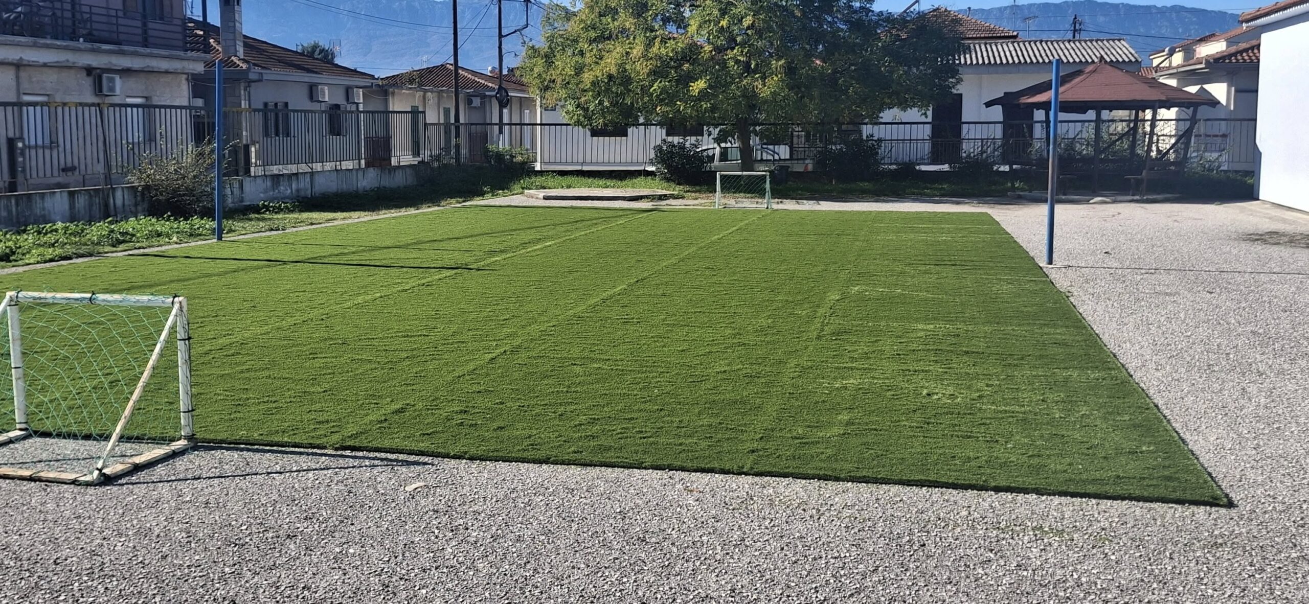 Νέος χλοοτάπητας στο 24ο Δημοτικό: Αναβάθμιση του σχολικού προαυλίου