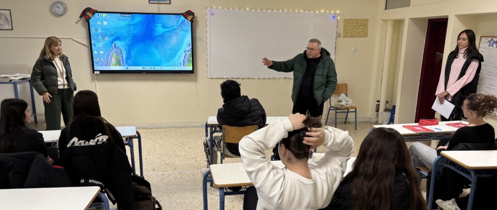 5ο Γυμνάσιο Τρικάλων: Δημιουργική γραφή με τον Γιώργο Πολυμενάκο