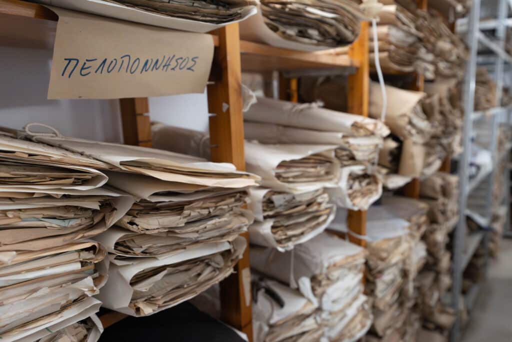 Τέλος στα υπόγεια του Δημοσίου: 1,2 δισ. σελίδες ψηφιοποιούνται