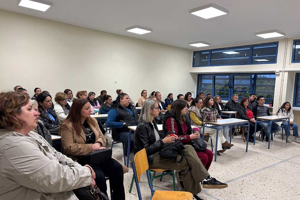 Συνεργασία Σχολείου-Οικογένειας: Πλήθος Γονέων στη Συνάντηση του 5ου Γυμνασίου Τρικάλων