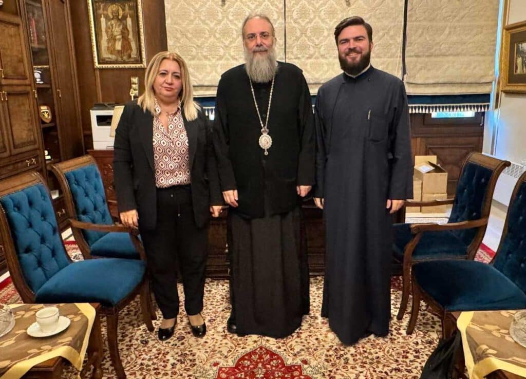 Η Χρύσα Ντιντή εύχεται στον Μητροπολίτη Τρίκκης Χρυσόστομο για τα ονομαστήριά του