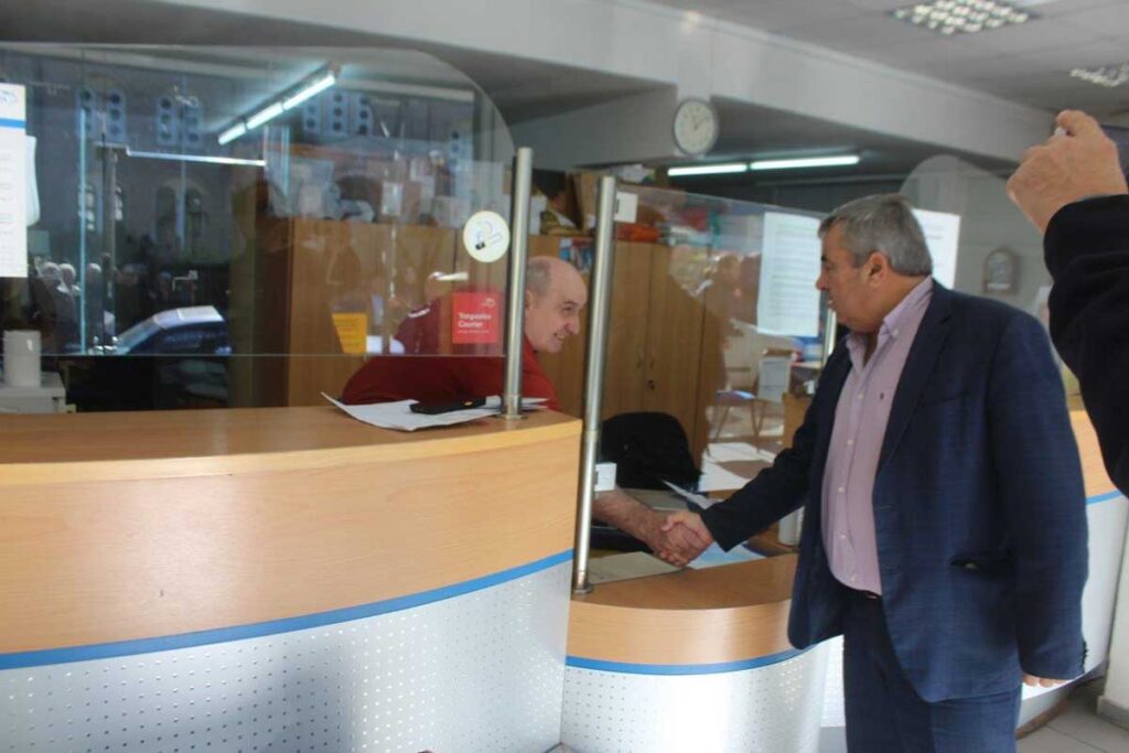 Έντονη διαμαρτυρία στην Πύλη για το κλείσιμο των ΕΛΤΑ