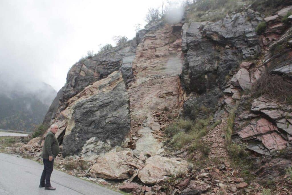 Κατολισθήσεις σε Γαρδίκι και Αθαμανία: Προβλήματα στον δρόμο Δέσης–Γαρδικίου