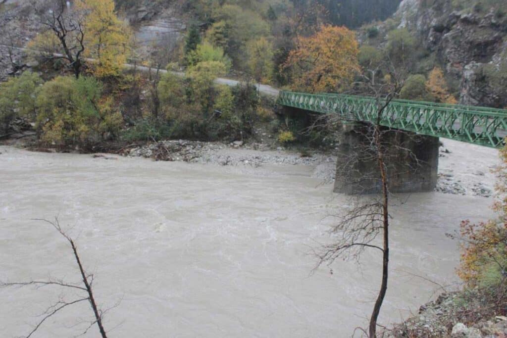 Κατολισθήσεις σε Γαρδίκι και Αθαμανία: Προβλήματα στον δρόμο Δέσης–Γαρδικίου