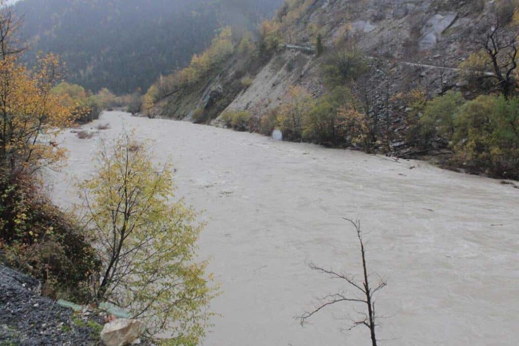 Κατολισθήσεις σε Γαρδίκι και Αθαμανία: Προβλήματα στον δρόμο Δέσης–Γαρδικίου