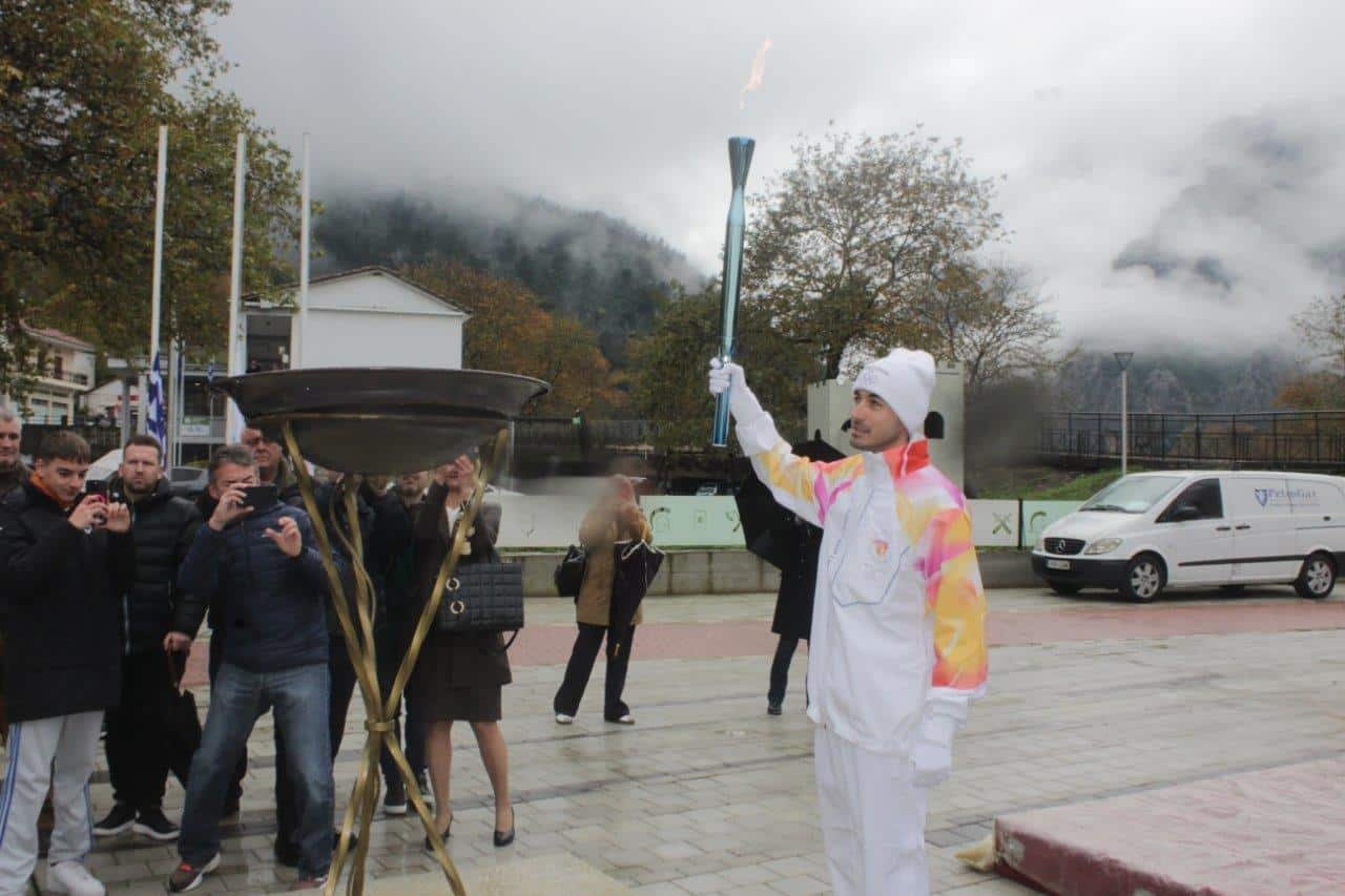 Η Ολυμπιακή Φλόγα Milano–Cortina 2026 πέρασε από την Πύλη