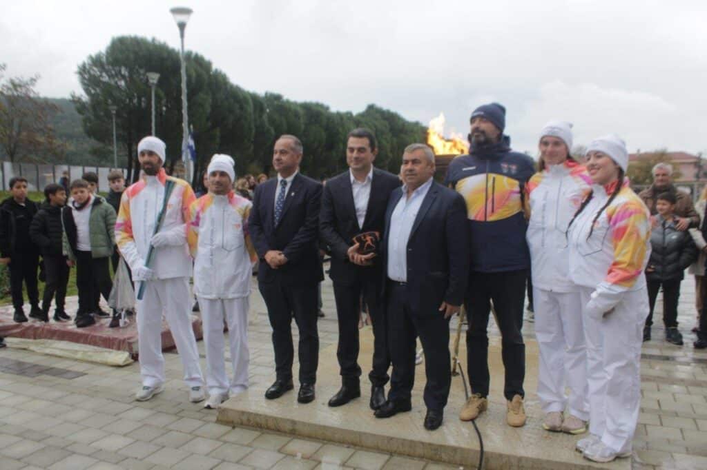 Η Ολυμπιακή Φλόγα Milano–Cortina 2026 πέρασε από την Πύλη