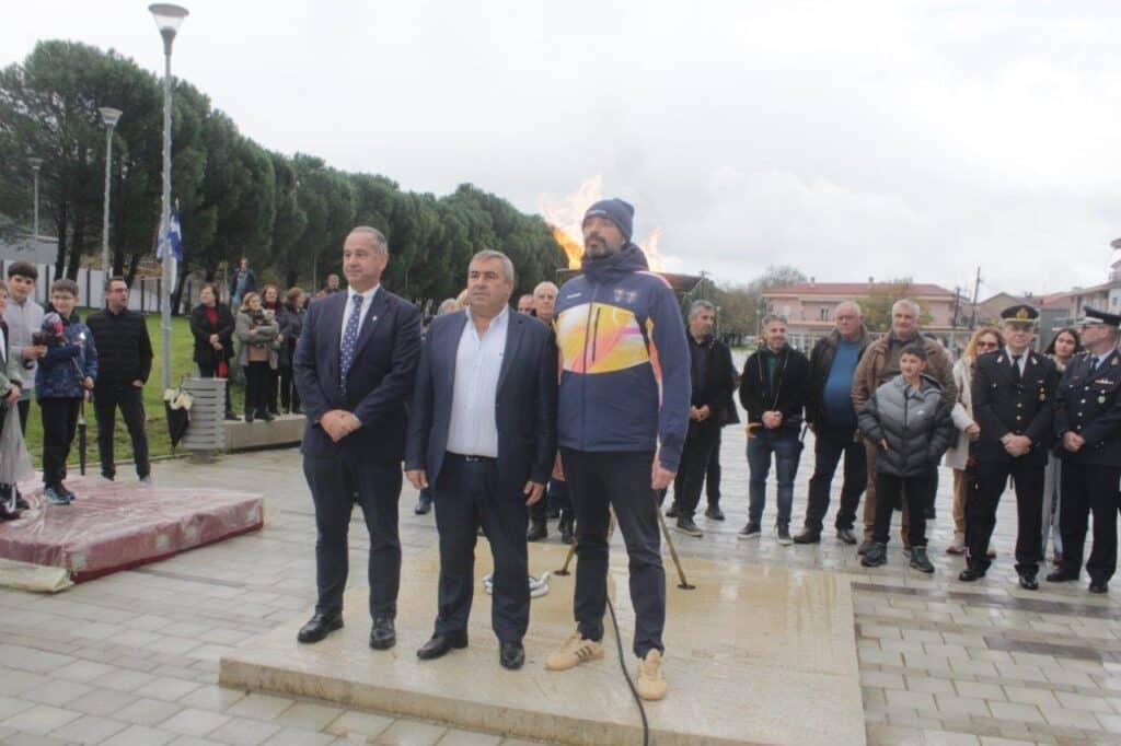 Η Ολυμπιακή Φλόγα Milano–Cortina 2026 πέρασε από την Πύλη