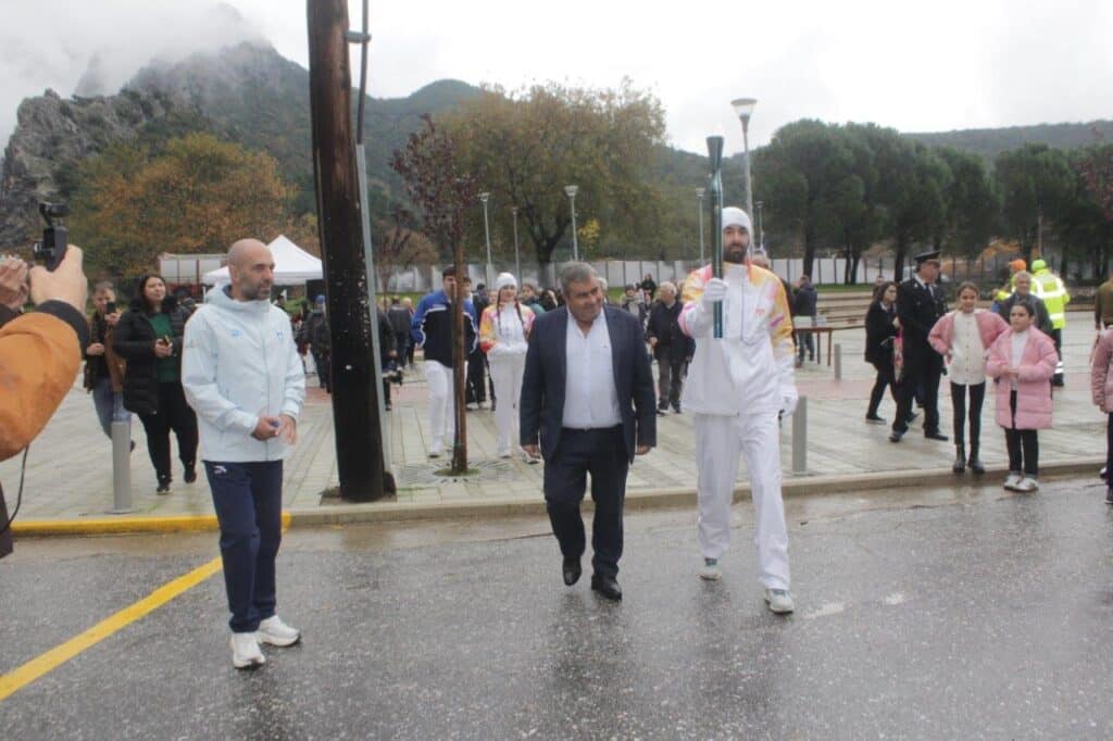 Η Ολυμπιακή Φλόγα Milano–Cortina 2026 πέρασε από την Πύλη