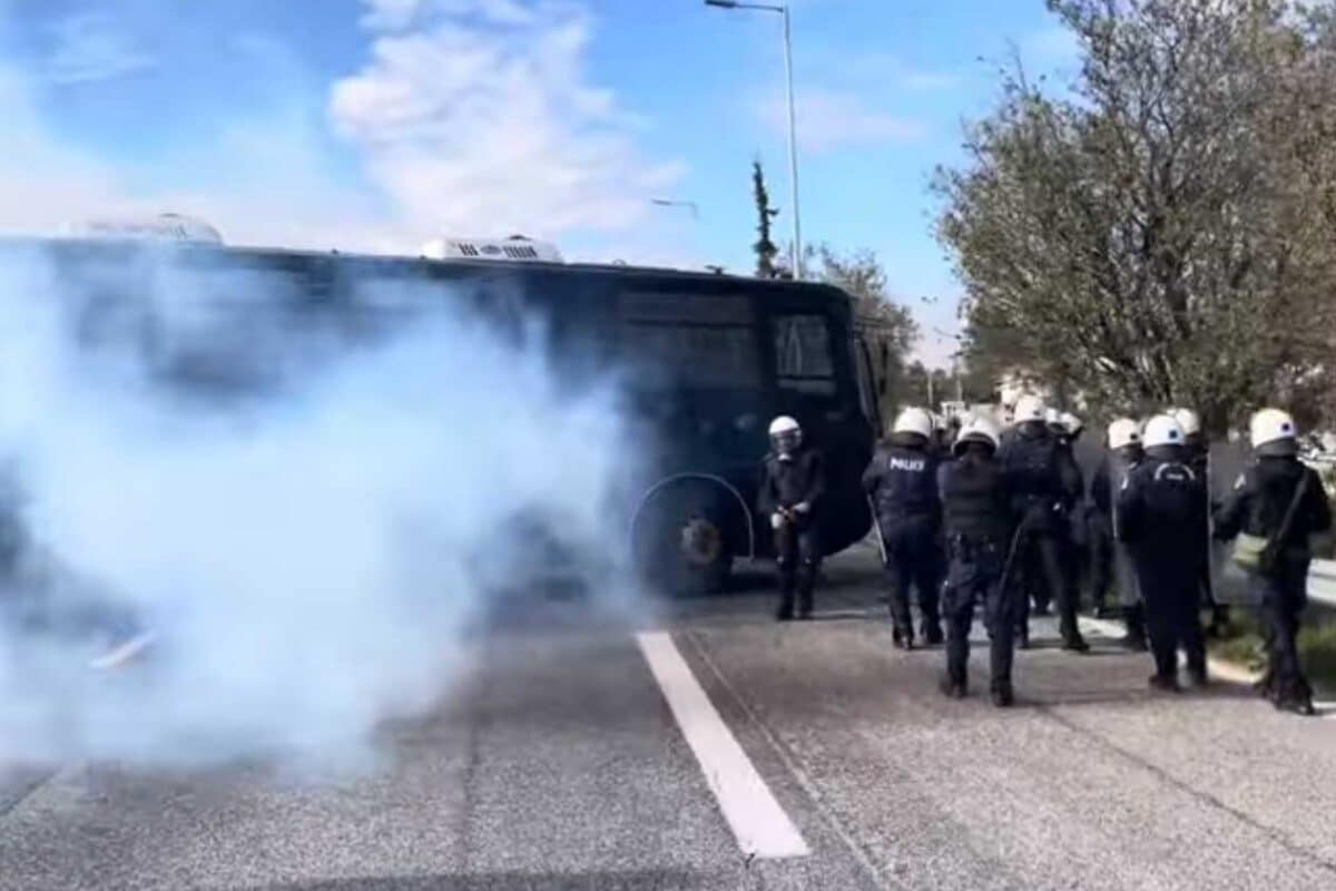 Συλλήψεις αγροτών σε Νίκαια και Πλατύκαμπο – Δύο αστυνομικοί τραυματίες