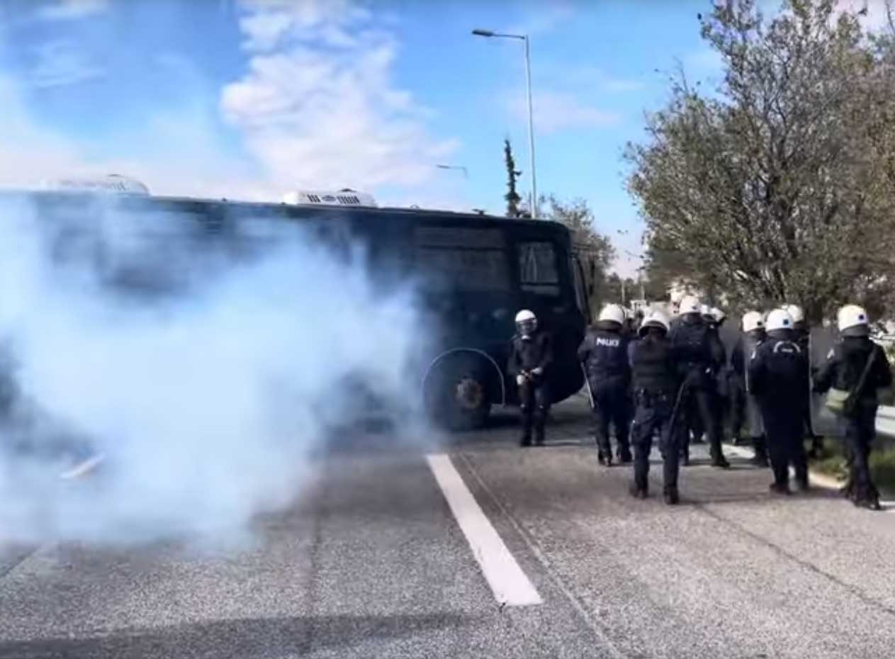 Συλλήψεις αγροτών σε Νίκαια και Πλατύκαμπο – Δύο αστυνομικοί τραυματίες