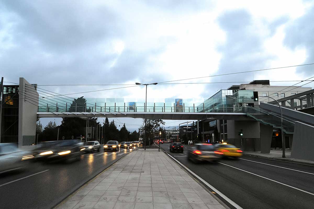 Θλίψη στη Λάρισα: Νεκρός φοιτητής μετά από πτώση από πεζογέφυρα στην Αθήνα