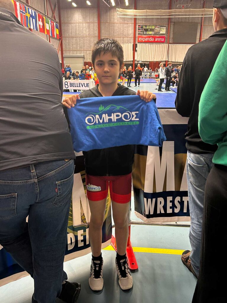 Στιγμιότυπα από τη συμμετοχή της αποστολής του Α.Σ. Τρικάλων στη Σουηδία, με την Ευριδίκη Αναστασίου και τους συναθλητές της στους αγώνες του διεθνούς τουρνουά πάλης Malarcupen.