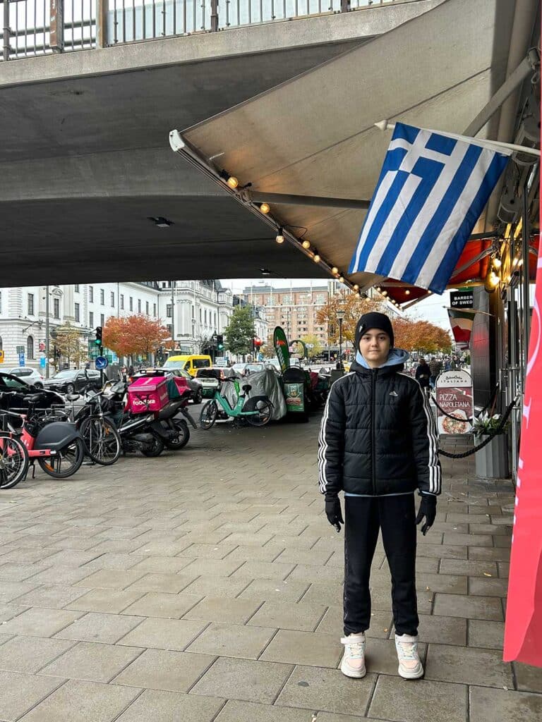 Στιγμιότυπα από τη συμμετοχή της αποστολής του Α.Σ. Τρικάλων στη Σουηδία, με την Ευριδίκη Αναστασίου και τους συναθλητές της στους αγώνες του διεθνούς τουρνουά πάλης Malarcupen.