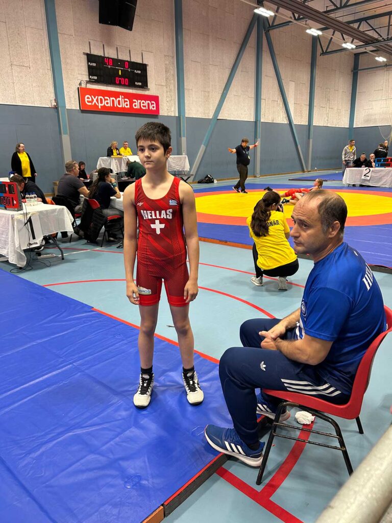 Στιγμιότυπα από τη συμμετοχή της αποστολής του Α.Σ. Τρικάλων στη Σουηδία, με την Ευριδίκη Αναστασίου και τους συναθλητές της στους αγώνες του διεθνούς τουρνουά πάλης Malarcupen.