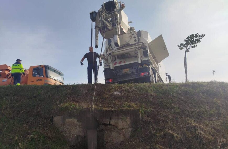 Καθαρισμοί αγωγών ομβρίων από τη ΔΕΥΑΤ σε οκτώ περιοχές των Τρικάλων