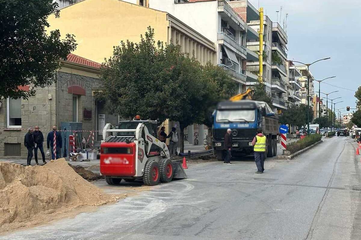 Μπάνιο με… χώμα στα Τρίκαλα – προβλήματα με το νερό όπου γίνονται έργα της ΔΕΥΑΤ
