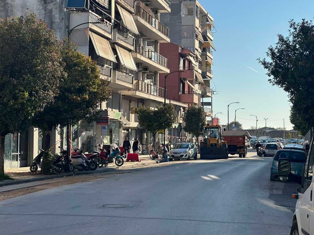 Εργοτάξιο το κέντρο των Τρικάλων – Αγώνας δρόμου πριν τη λήξη του τελεσιγράφου Σακκά