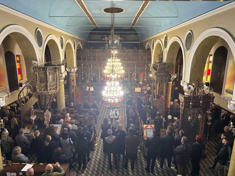 Πλήθος κόσμου στην κηδεία του Παύλου Σταμπέρνα στον Ιερό Ναό Αγίας Παρασκευής Τρικάλων