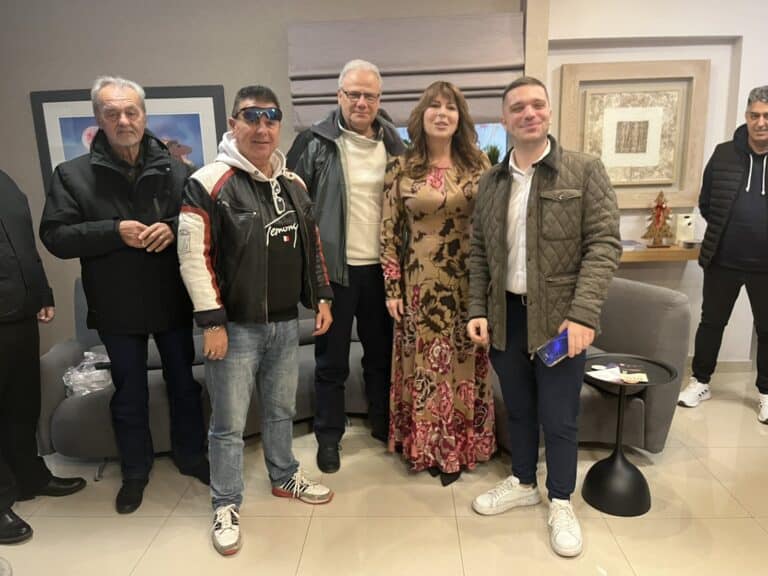 Ευχές και ζεστό κλίμα στο γραφείο της Κατερίνας Παπακώστα για την ονομαστική της εορτή