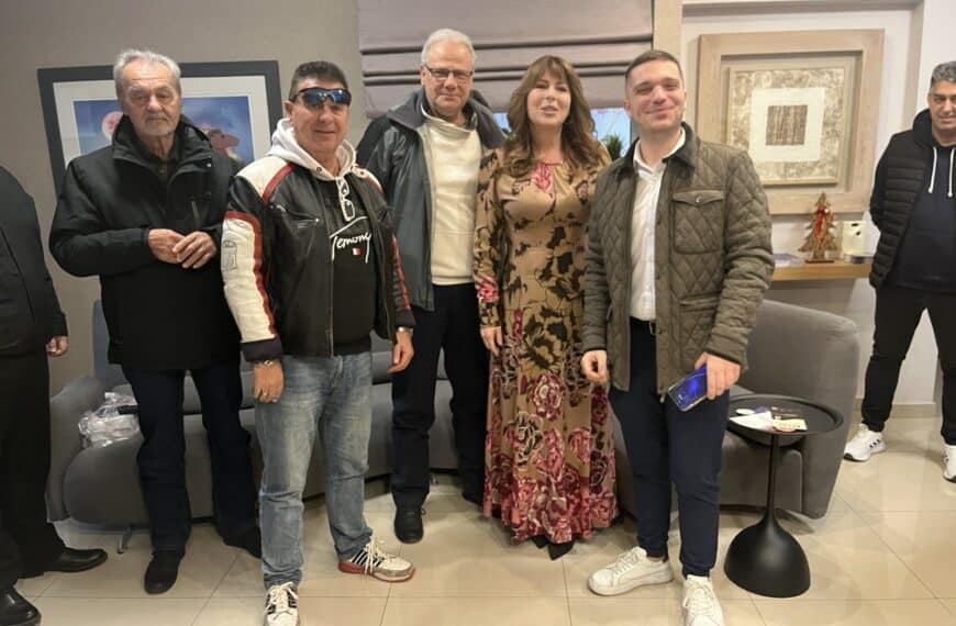 Ευχές και ζεστό κλίμα στο γραφείο της Κατερίνας Παπακώστα για την ονομαστική της εορτή