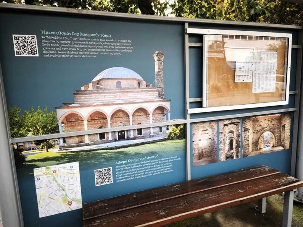 Τρίκαλα: Νέες πληροφοριακές πινακίδες στις στάσεις – Μικρή παρέμβαση, αισθητή αναβάθμιση της πόλης