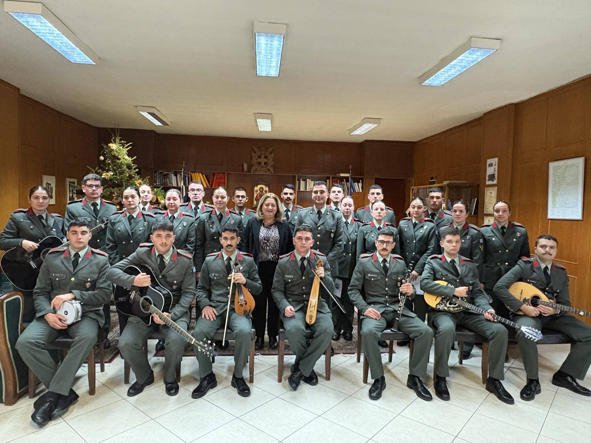 Τρίκαλα: Τα κάλαντα της ΣΜΥ στη Χρύσα Ντιντή