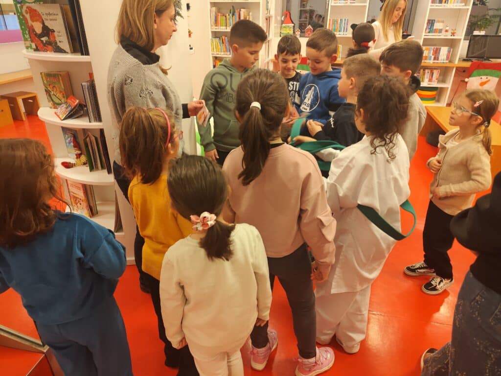 Γρίφοι, δράση και χριστουγεννιάτικη διάθεση στη Βιβλιοθήκη Καλαμπάκας